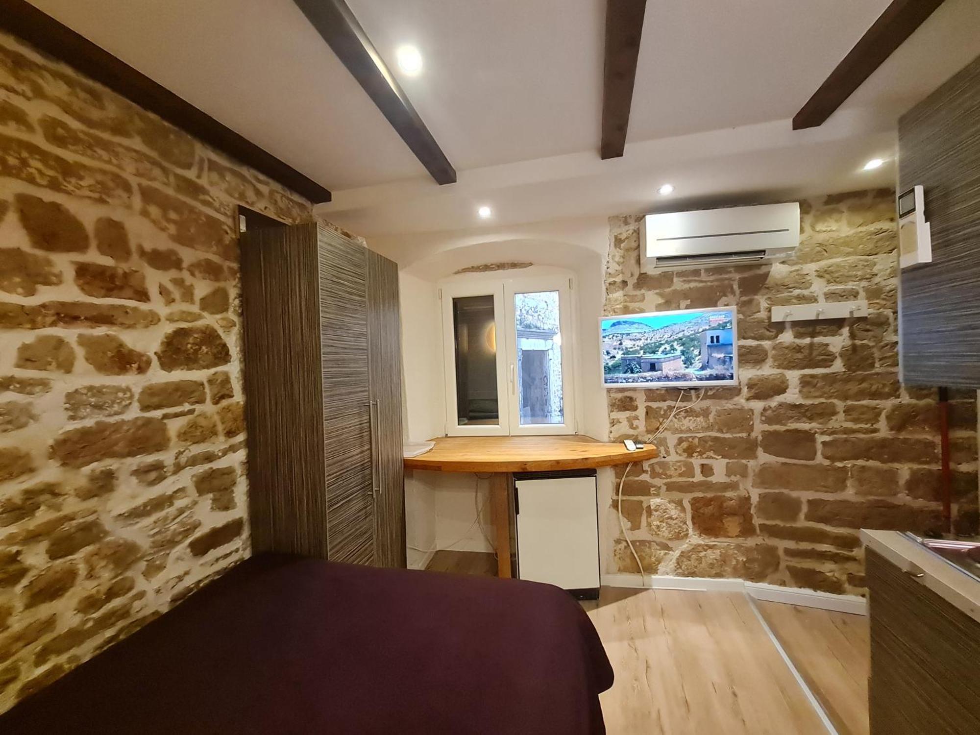 Rooms & Studio Apartments Šibenik Pokoj fotografie